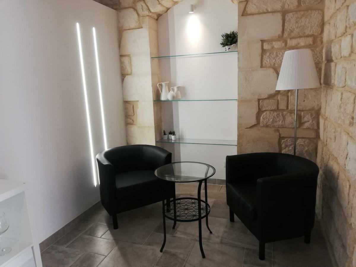 Triskelion Apartment Scicli Bagian luar foto